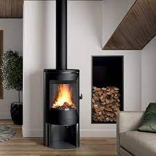 Купить Печь-камин Invicta Poele Neosen Etanche в интерьере чугунная в Могилеве в Могилеве