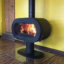 Купить Печь-камин Invicta Fifty Sur Pied в интерьере чугунная в Могилеве в Могилеве