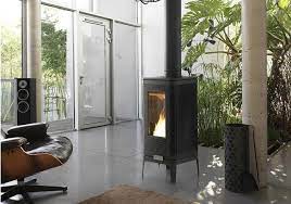 Купить Печь-камин Invicta Iwaki on base в интерьере чугунная в Могилеве в Могилеве