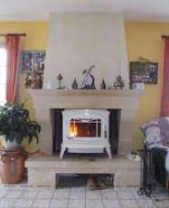 Печь-камин чугунный Invicta Bradford в интерьере Амазонка бай фото в Могилеве