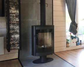 Печь-камин с теплообменником Мета-Бел АОТ 7.0-01 Свитязь фото в интерьере в Могилеве