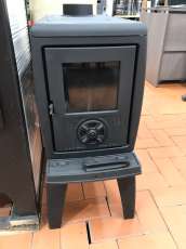 Печь-камин чугунный FireWay Zeige в интерьере Амазонка бай фото в Могилеве