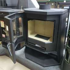 Стальной камин с шамотом Бавария панорама призма с плитой в интерьере фото в Могилеве