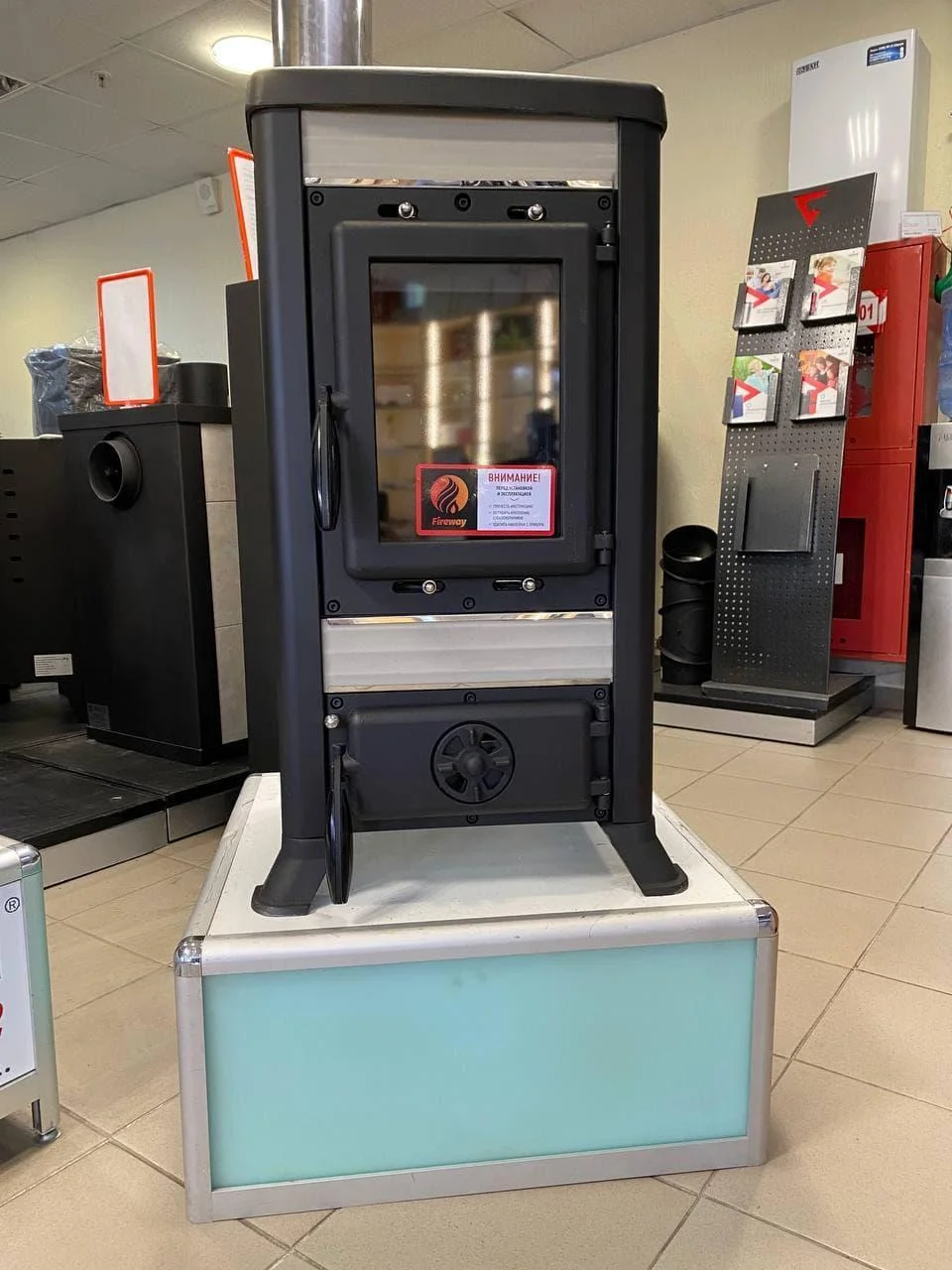 Печь-камин чугунный FireWay Klemens в интерьере Амазонка бай фото в Могилеве