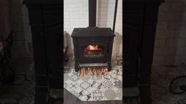 Печь-камин чугунный FireWay Gunter в интерьере чёрный Амазонка бай фото в Могилеве