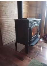 Печь-камин чугунный FireWay Gunter в интерьере чёрный Амазонка бай фото в Могилеве