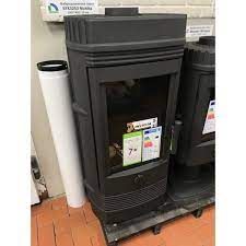 Печь-камин Invicta Gomont в интерьере Амазонка бай фото в Могилеве