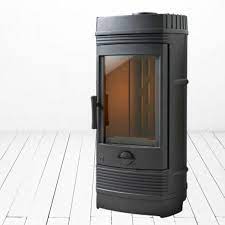 Печь-камин чугунный Invicta Gomont в интерьере Амазонка бай фото в Могилеве