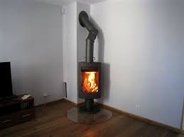 Печь-камин чугунный Invicta Alios в интерьере Амазонка бай фото в Могилеве