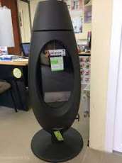 Печь-камин чугунный Invicta Ove в интерьере Амазонка бай фото в Могилеве